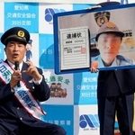 　詐欺電話について話す山本昌さん＝８日午前、愛知県刈谷市の刈谷ハイウェイオアシス