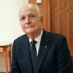 　共同通信のインタビューに応じる、ノーベル生理学・医学賞選考委員長を務めるオッレ・シェンペさん（共同）