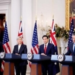 　記者会見する（右から）ヘグセス米国防長官、ルビオ国務長官、オーストラリアのウォン外相、マールズ国防相＝８日、ワシントン（ゲッティ＝共同）