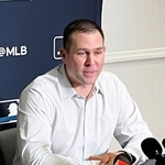 　取材に応じるパドレスのスタメン監督＝８日、オーランド（共同）