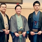 　第２０回繁昌亭大賞に選ばれた（左から）笑福亭鉄瓶さん、桂佐ん吉さんと新人賞の笑福亭笑利さん＝９日午前、大阪市