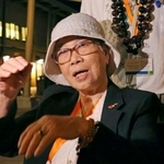 　式典参列後、日米融和への思いを語る長崎の被爆者本村チヨ子さん＝８日、米ハワイの真珠湾（共同）