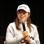 　契約メーカーのイベントに参加した女子ゴルフの佐久間朱莉＝９日、東京都中央区