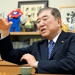 　インタビューに応じる石破前首相