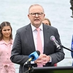 　１０日、記者会見するオーストラリアのアルバニージー首相＝シドニー（共同）