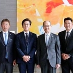 　「球心会」の会合に出席した（右から）上原浩治さん、井口資仁さん、王貞治さん、栗山英樹さん、立浪和義さん、岩隈久志さん＝１０日、東京都内