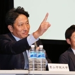 　記者会見する青学大の原晋監督（左）＝１０日、東京都内