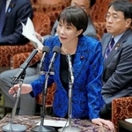 　衆院予算委の集中審議で答弁する高市首相＝１１日午前