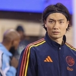 　カラバフ戦を前に会場入りするアヤックスの板倉滉＝１０日、アゼルバイジャン・バクー（ＡＰ＝共同）