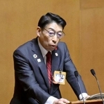 　福岡県議会本会議で副首都構想について答弁する服部誠太郎知事＝５日