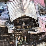 　東京都あきる野市の住宅火災現場＝１１日午後３時３０分（共同通信社ヘリから）