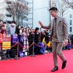 　Ｊリーグの年間表彰式に臨む鹿島のＧＫ早川友基＝１１日、横浜アリーナ