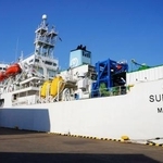 　ＮＴＴグループの海底ケーブル敷設船「ＳＵＢＡＲＵ」＝１１日午後、横浜港