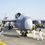 　中国軍の大型無人機「九天」＝２０２４年１１月、中国広東省珠海市（共同）