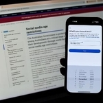 　アカウントを作成しようとすると生年月日を尋ねるインスタグラムのアプリ＝７日、シドニー（ゲッティ＝共同）