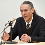 　講演するキム・エアリスさん＝１２日午後、参院議員会館