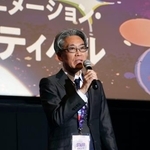 　開会式であいさつする井上伸一郎フェスティバル・ディレクター＝１２日午後、名古屋市