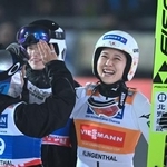 　スキーＷ杯ジャンプ、女子個人第７戦で今季４勝目を挙げ、笑顔の丸山希＝１２日、クリンゲンタール（ＤＰＡ提供・ＡＰ＝共同）