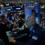　ニューヨーク証券取引所のトレーダー＝１２日（ロイター＝共同）