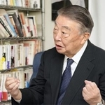 　インタビューに応じる大島理森元衆院議長