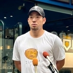 　自主トレーニングを公開し、取材に応じる米大リーグ、エンゼルスの菊池雄星＝１３日、岩手県花巻市