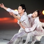 　演技するアイスダンスの村元哉中さん（右）と高橋大輔さん＝愛・地球博記念公園アイススケート場