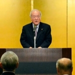 　盛岡市の会合であいさつする自民党の鈴木幹事長＝１４日午後