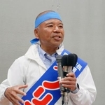 　沖縄県南城市長選が告示され、出陣式であいさつする大城憲幸氏＝１４日午前、南城市