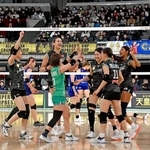 　刈谷に勝利し、喜ぶ大阪Ｍの選手たち＝東京体育館