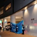 　事件のあった商業施設付近＝１４日午後６時５２分、福岡市中央区