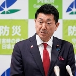 　記者会見する赤間防災相＝１６日午前、内閣府