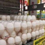 　スーパーの卵売り場＝東京都練馬区のアキダイ関町本店