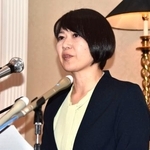 　記者会見で前橋市長選への立候補を正式表明する小川晶前市長＝１７日午後、前橋市内のホテル