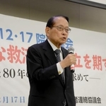 　空襲連の集会であいさつする議連の平沢勝栄会長＝１７日午後、国会内