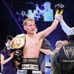 　ＷＢＡバンタム級団体内王座統一戦で、ノニト・ドネアに判定で勝利した堤聖也＝両国国技館