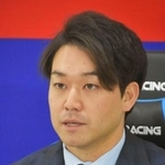 　契約を更改し、記者会見する中日・山本＝１８日、ナゴヤ球場