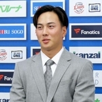 　契約更改交渉を終え記者会見する西武・長谷川＝１８日、埼玉県所沢市