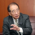 　インタビューに答える大阪商工会議所の鳥井信吾会頭