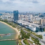 　中国海南省三亜市の商業地域＝１１月（新華社＝共同）