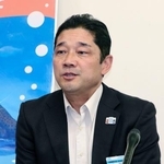 　記者会見するＪＲ四国の森田雅祐さん＝１８日午後、松山市