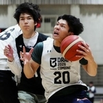 　「Ｂリーグ・プレミア」の新人ドラフトに向けて開催された実戦形式の練習で攻め込む河野圭佑（２０）＝１８日、東京都内