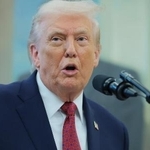 　１５日、ホワイトハウスで記者団に話すトランプ米大統領＝ワシントン（ゲッティ＝共同）