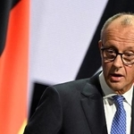 　１０月、ドイツ統一３５年の式典で演説するメルツ首相＝西部ザールブリュッケン（ロイター＝共同）