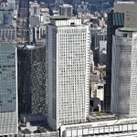 　ＪＲ東海の本社が入るビル（中央）。下は名古屋駅＝１１月、名古屋市