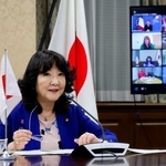 　オンライン形式のＧ７財務相会合に参加する片山財務相＝１９日夜、財務省（同省提供）