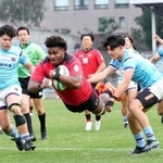 　筑波大-帝京大　後半、トライを決める帝京大・ダウナカマカマ（中央）＝秩父宮