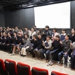 　「日本・釜山慶尚ＳＮＳアワード」の授賞式で、記念撮影する受賞者ら＝２０日、韓国・釜山（共同）