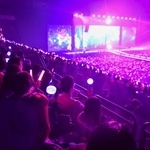 　犯罪被害者の遺族らを招待し開かれた「ももいろクローバーＺ」のクリスマスコンサート＝２０日午後、さいたま市