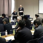 　養殖カキ大量死を受け、開かれた意見交換会＝２１日午後、広島市中区