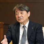 　インタビューに答える日本生命保険の朝日智司社長